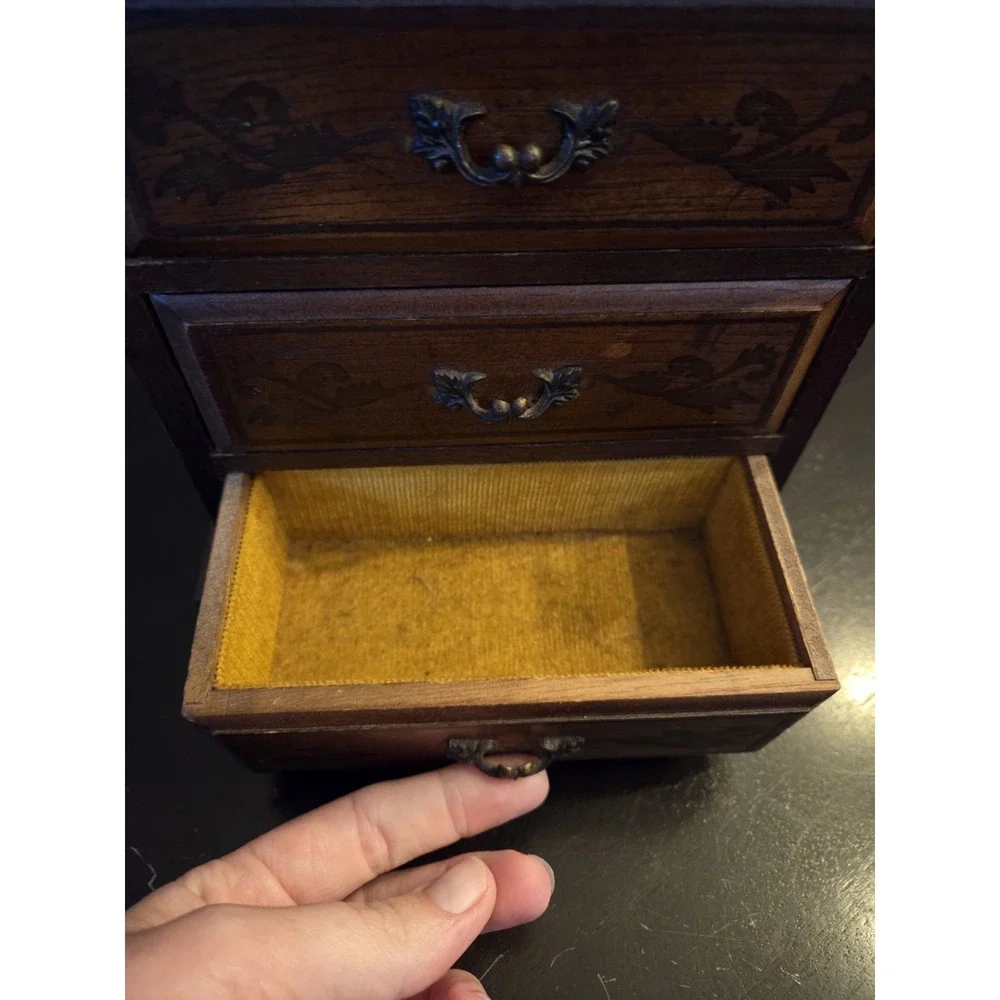 Vintage Laurel Japan Musical Jewelry‎ Box